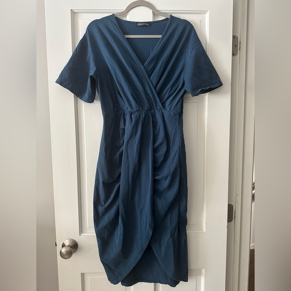 Bequemer Laden V-Neck Short Sleeve Dress